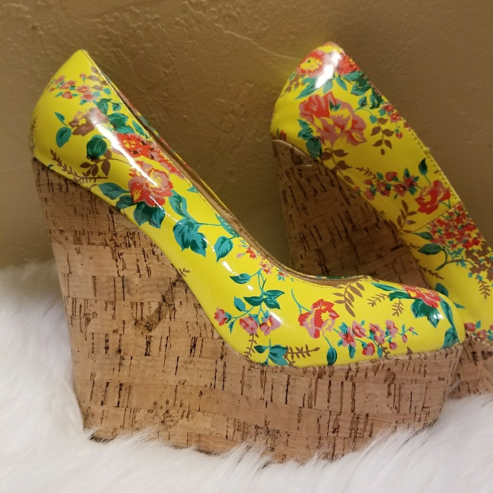 Nicole Lee Women's yellow & floral wedges size 6